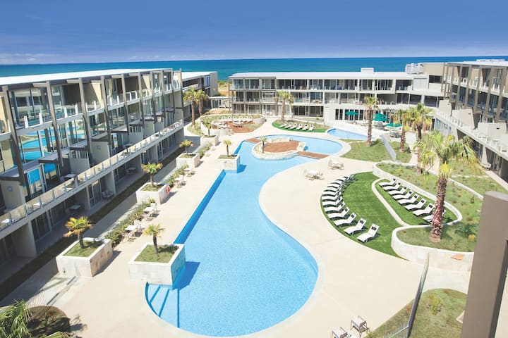 Pool at the Wyndham Resort Torquay in Torquay, Other than US/Canada